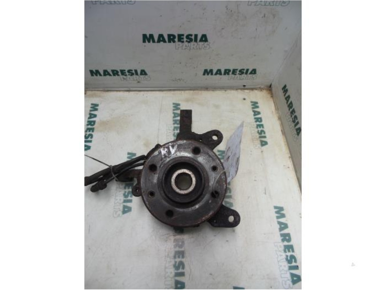 Renault - Megane Scenic - Knuckle, front right