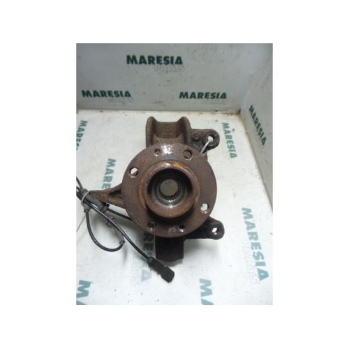 Renault - Megane Scenic - Knuckle, front right