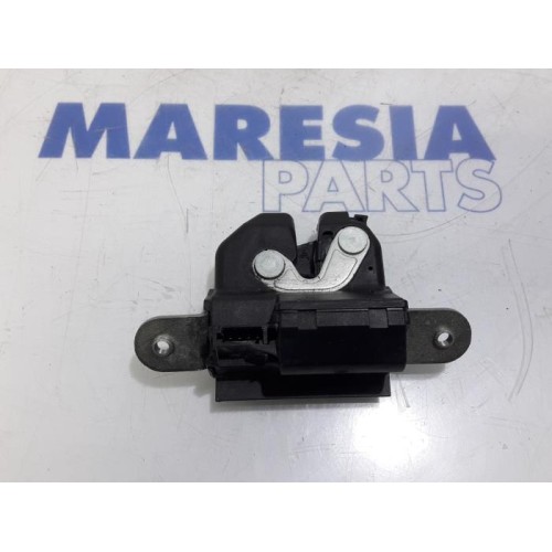 Fiat - Bravo - Tailgate lock mechanism