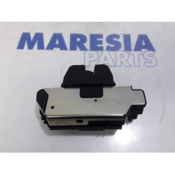 Peugeot - 208 - Tailgate lock mechanism