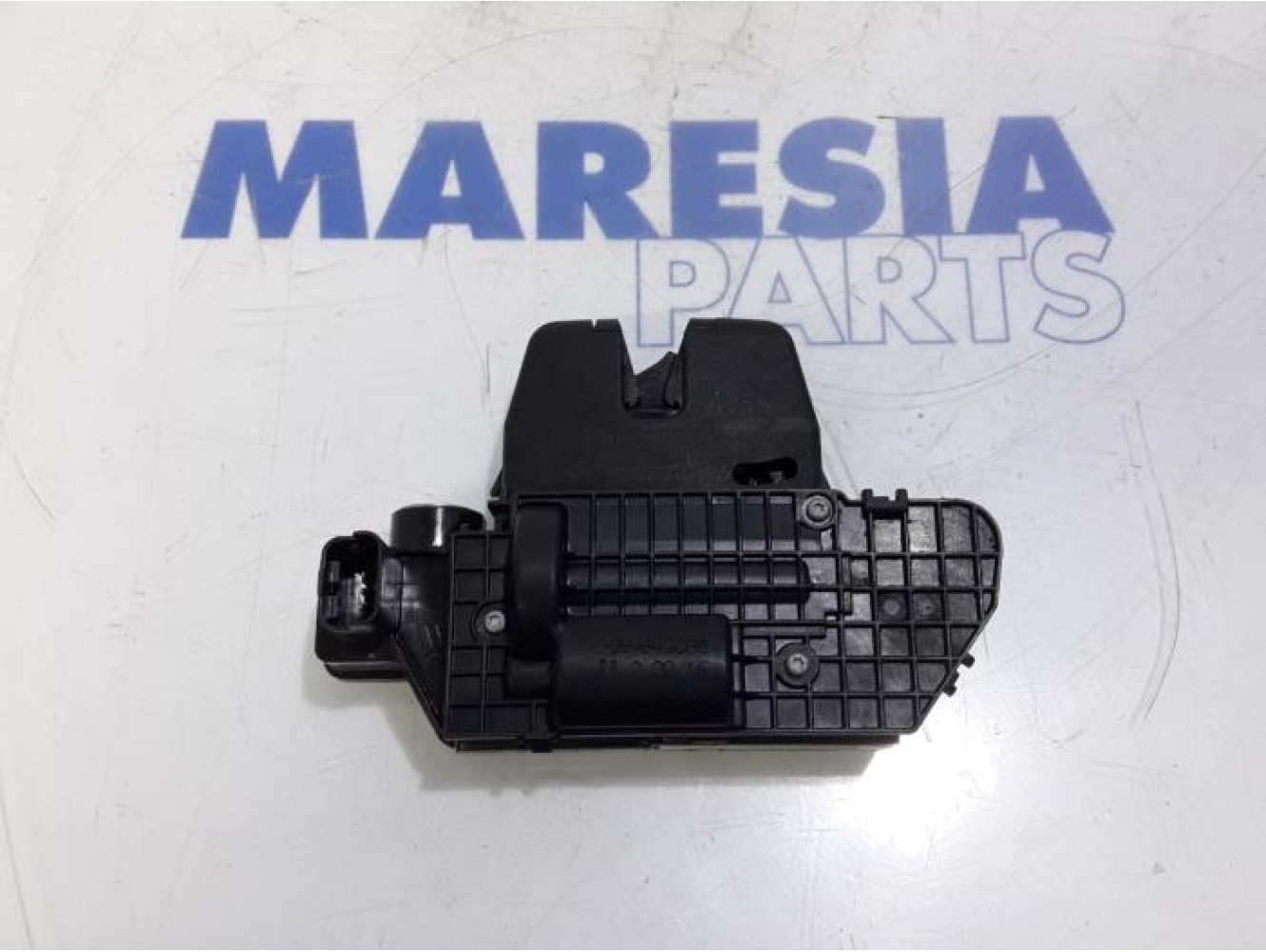 Peugeot - 208 - Tailgate lock mechanism