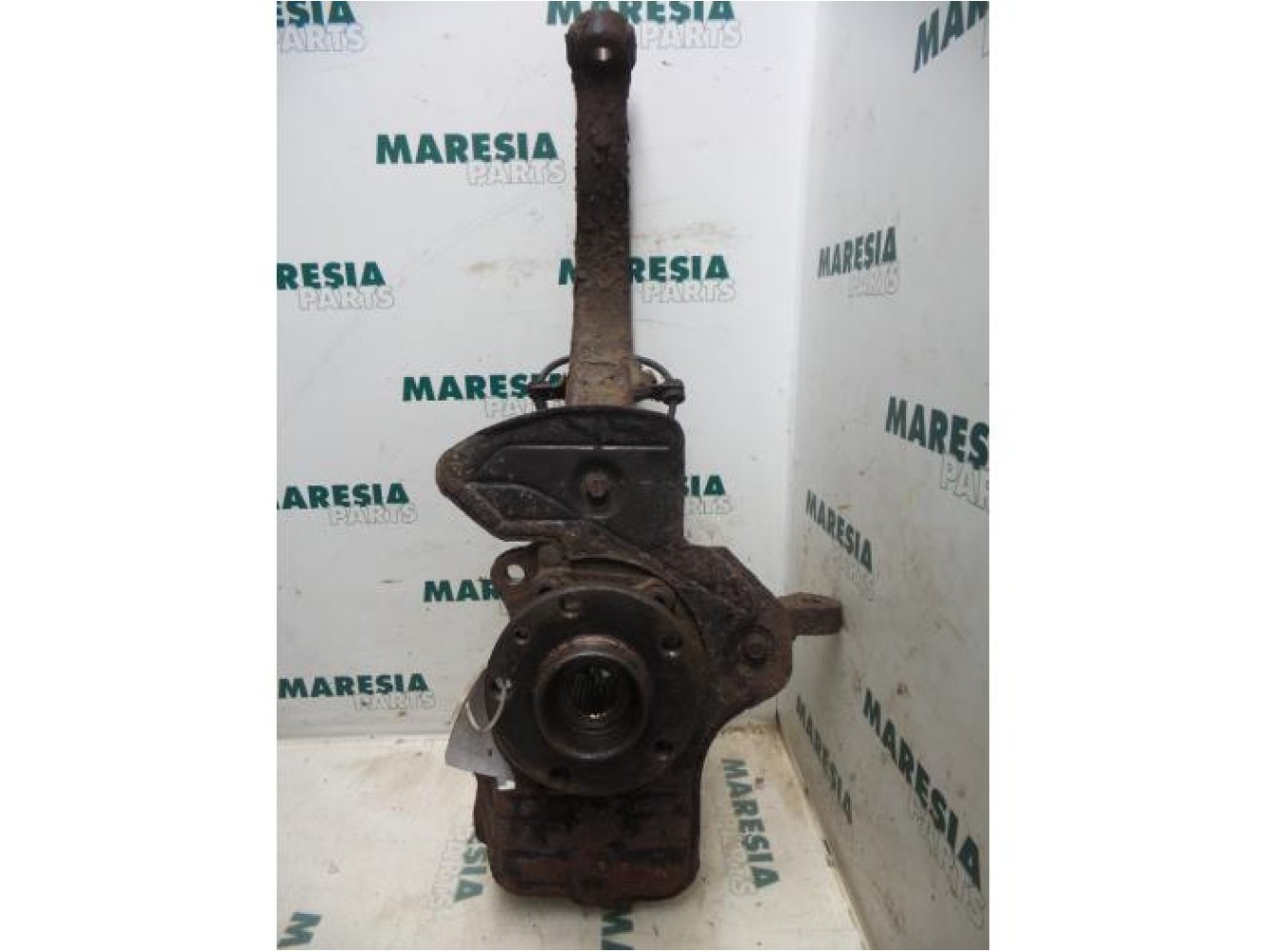 Alfa Romeo - 147 - Fusee links-voor