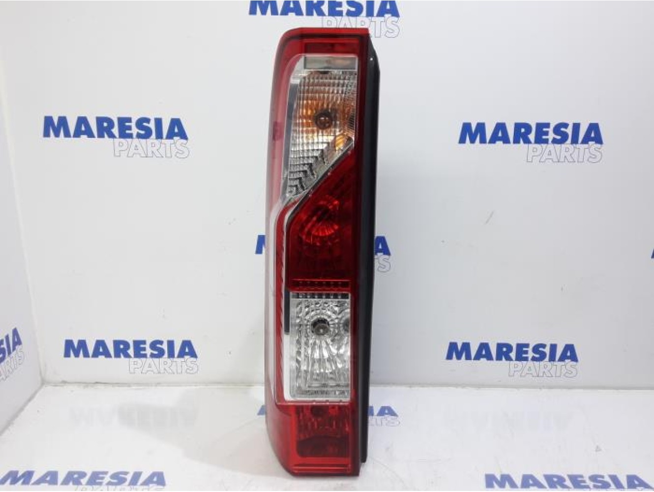 Renault - Master - Achterlicht links