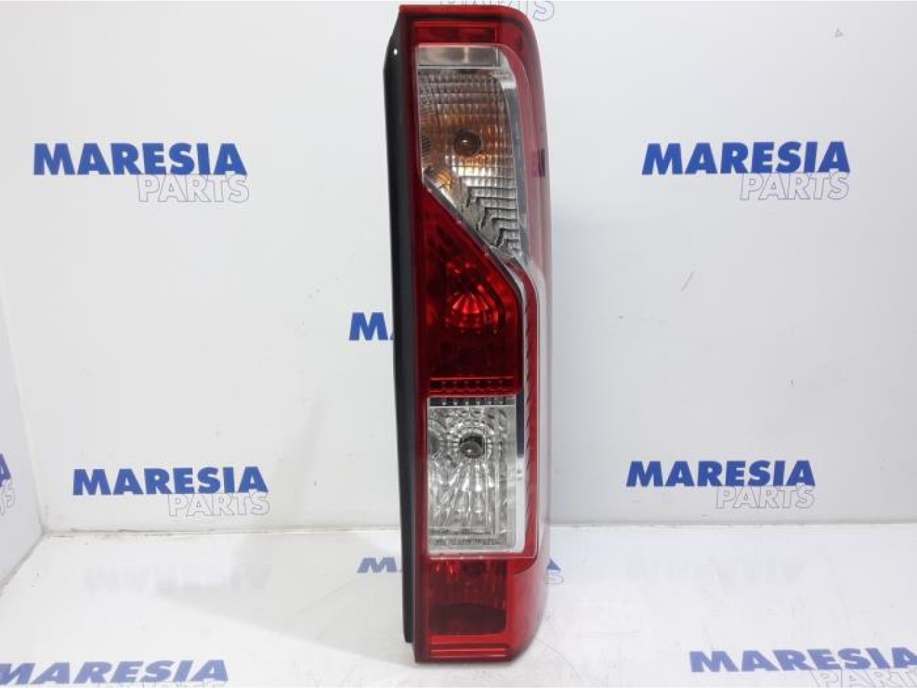 Renault - Master - Taillight, right