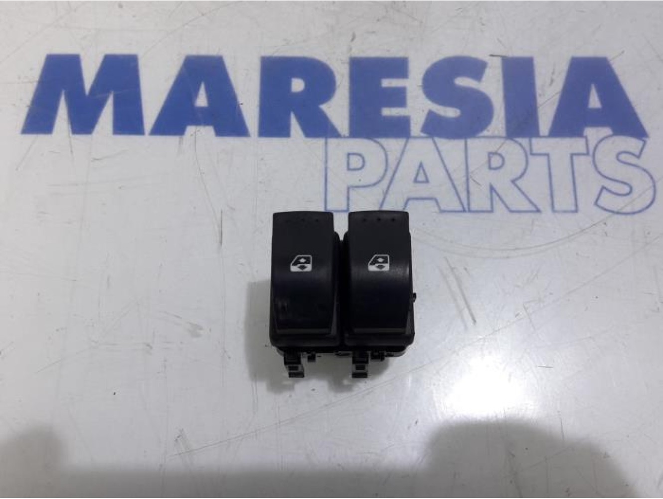 Renault - Master - Multi-functional window switch