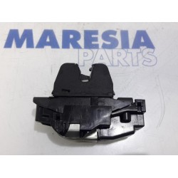 Peugeot - 207 - Tailgate lock mechanism