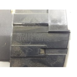 Peugeot - 207 - Tailgate lock mechanism