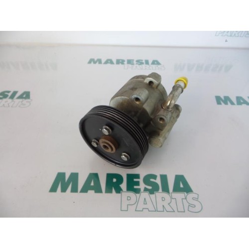 Renault - Megane Scenic - Power steering pump