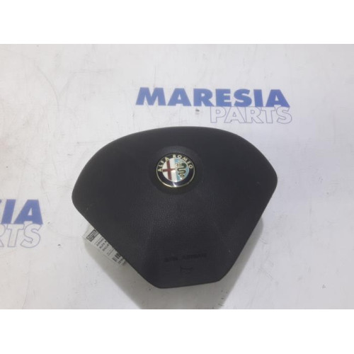 Alfa Romeo - Giulietta - Left airbag (steering wheel)