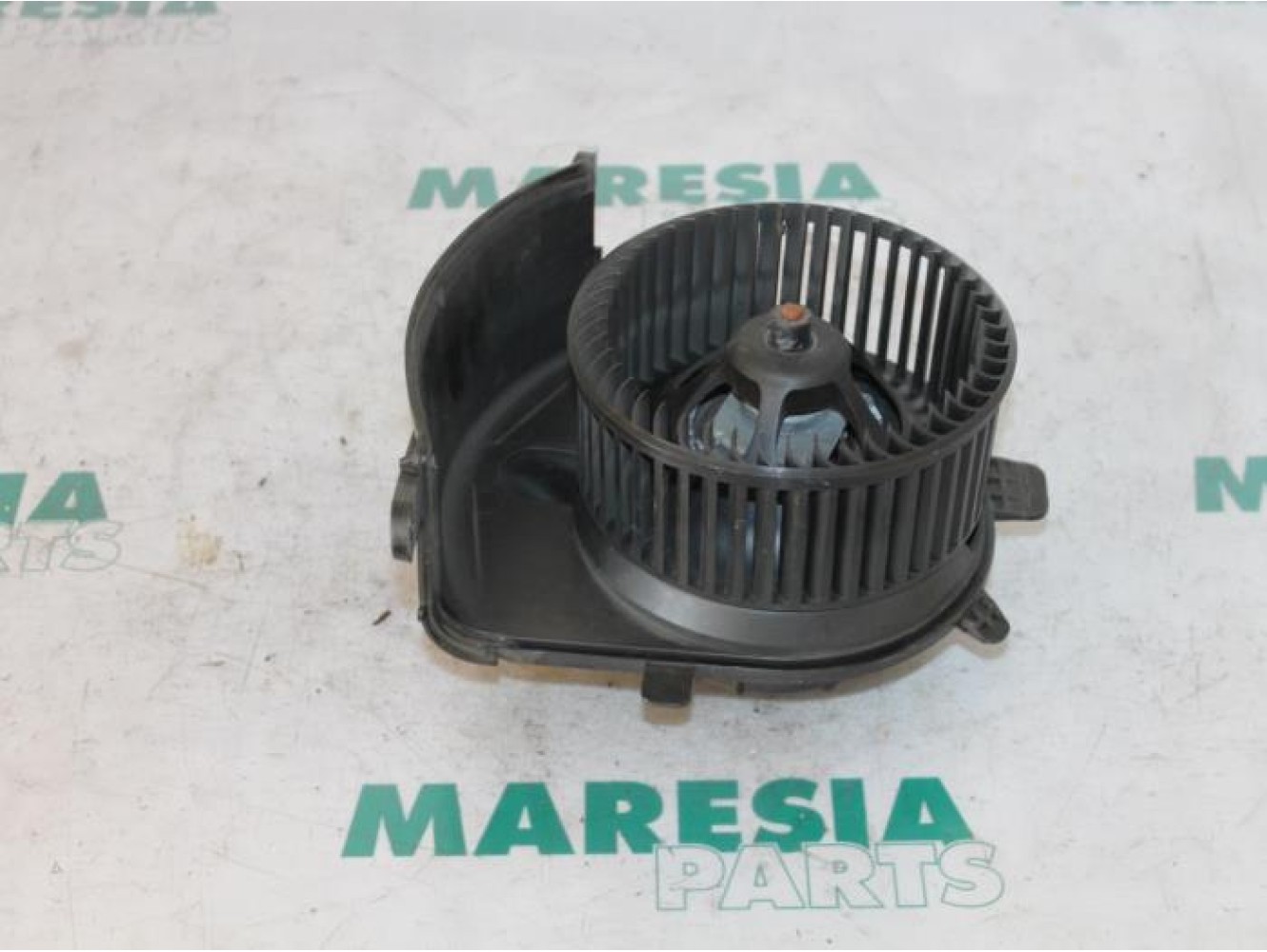 Renault - Megane Scenic - Heating and ventilation fan motor