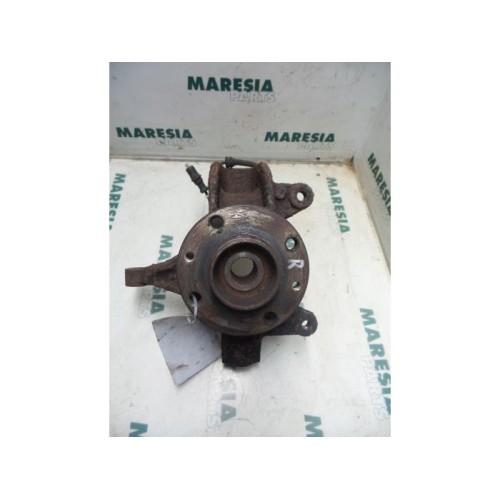 Renault - Megane - Knuckle, front right