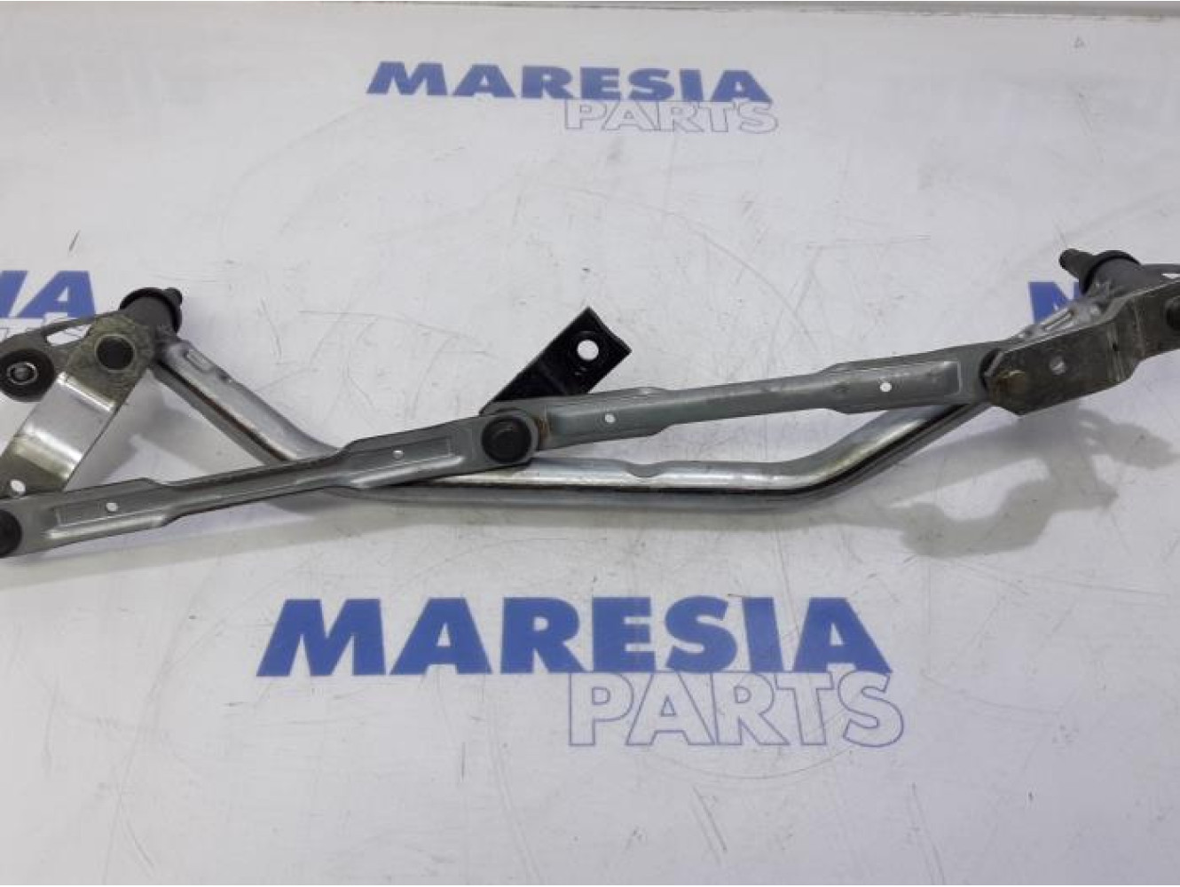 Peugeot - 208 - Wiper mechanism
