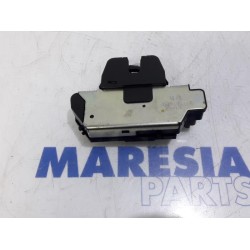 Peugeot - 208 - Tailgate lock mechanism