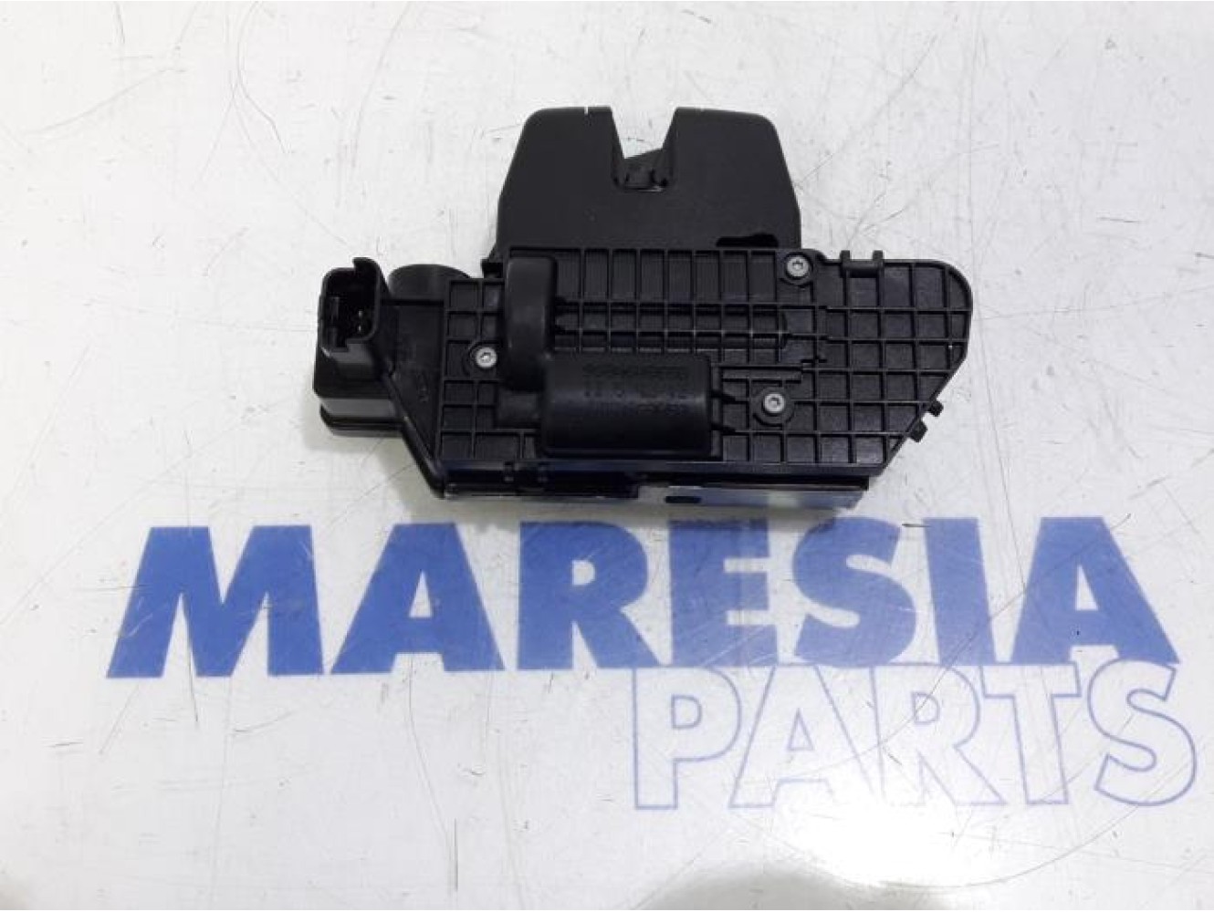 Peugeot - 208 - Tailgate lock mechanism