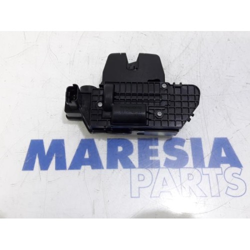 Peugeot - 208 - Tailgate lock mechanism