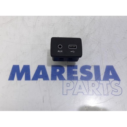 Fiat - Tipo - AUX / USB connection