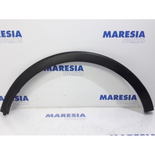Renault - Captur - Flared wheel arch