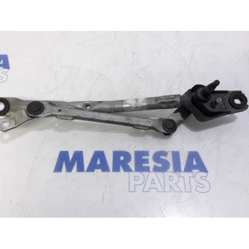 Peugeot - 107 - Wiper mechanism