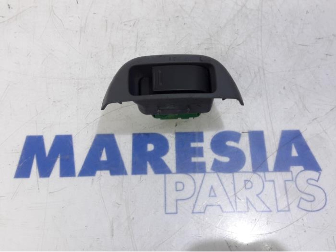 Peugeot - 107 - Multi-functional window switch