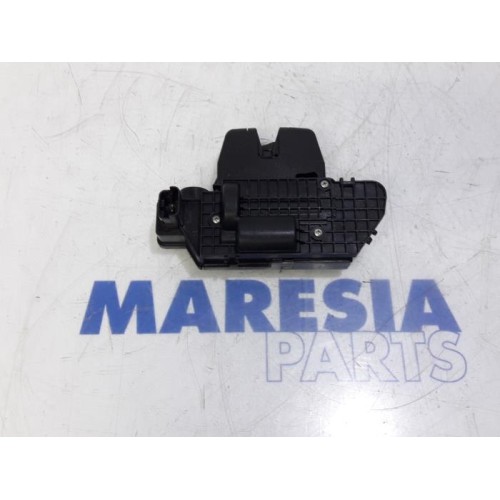 Citroen - DS3 - Tailgate lock mechanism