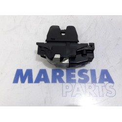 Peugeot - 308 - Tailgate lock mechanism