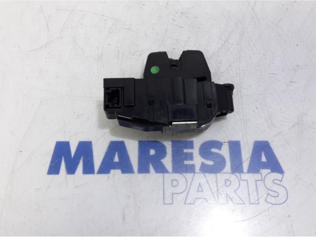 Peugeot - 308 - Tailgate lock mechanism