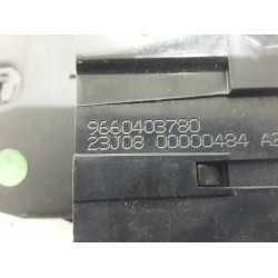 Peugeot - 308 - Tailgate lock mechanism
