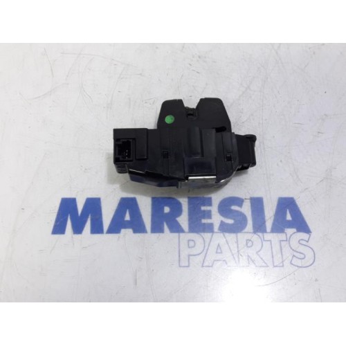 Peugeot - 308 - Tailgate lock mechanism