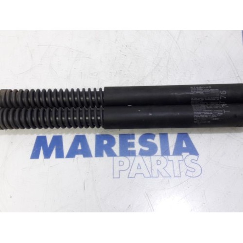 Peugeot - 308 - Set of tailgate gas struts