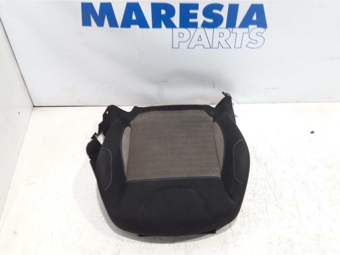 Peugeot - 208 - Seat upholstery, right