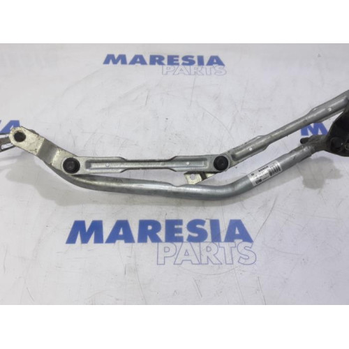 Peugeot - 207 - Wiper mechanism