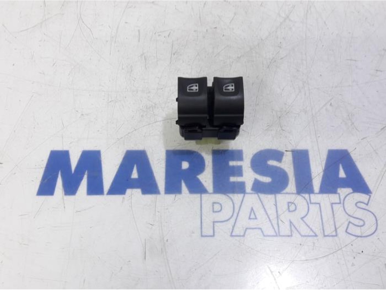 Renault - Clio - Multi-functional window switch