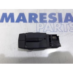Renault - Clio - Steering wheel mounted radio control
