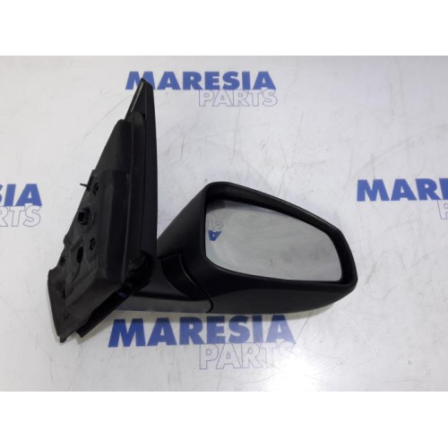 Renault - Megane - Wing mirror, right