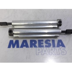 Peugeot - 207 - Set of tailgate gas struts