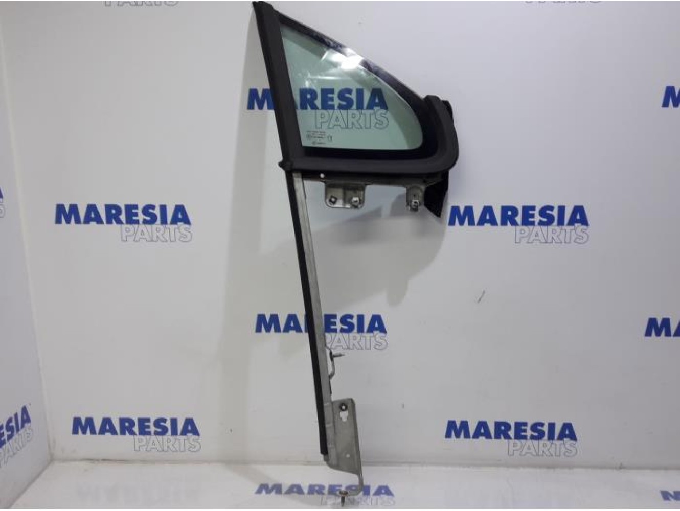 Peugeot - 207 - Quarter light, front right