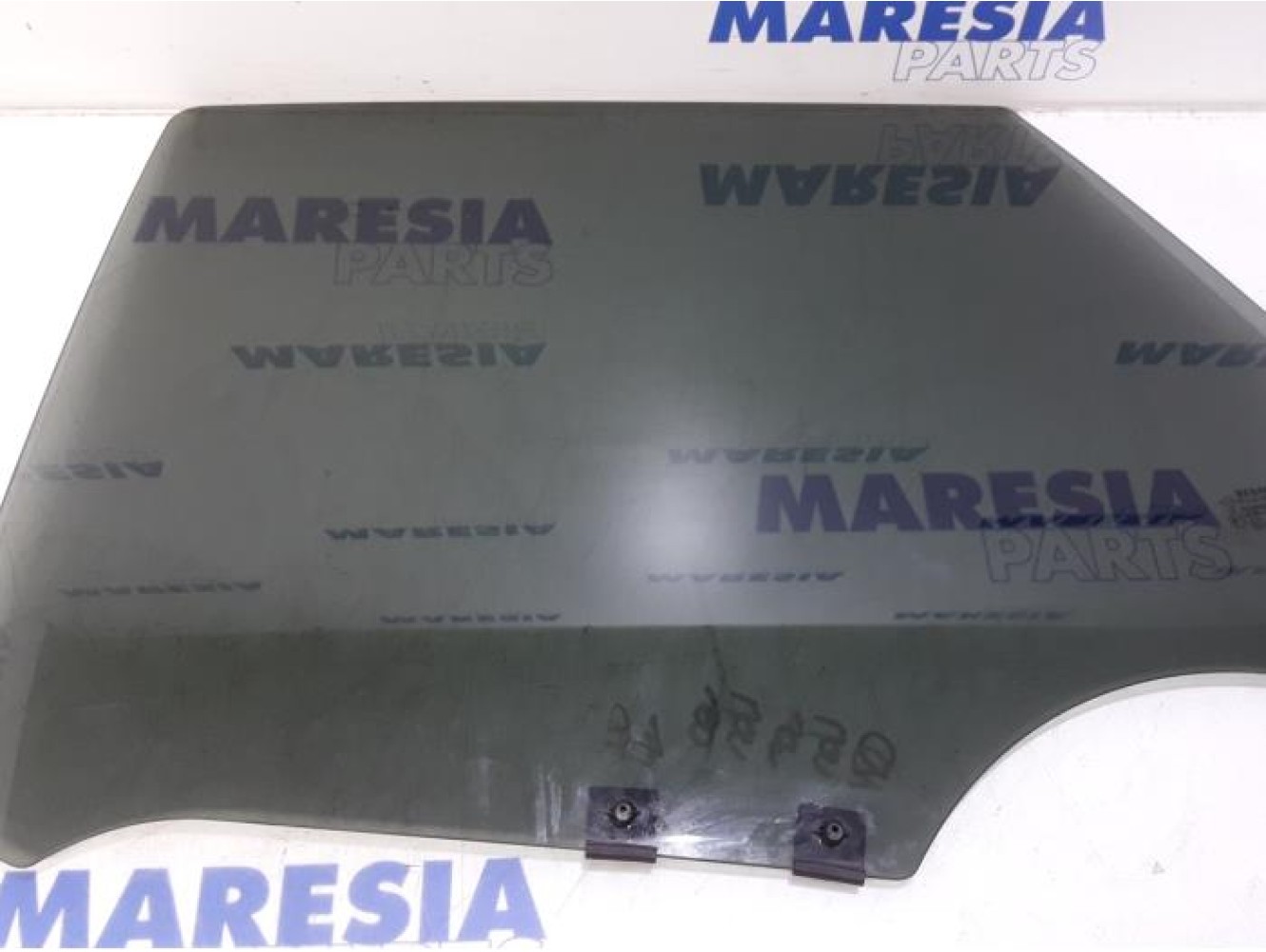 Renault - Captur - Rear door window 4-door, left