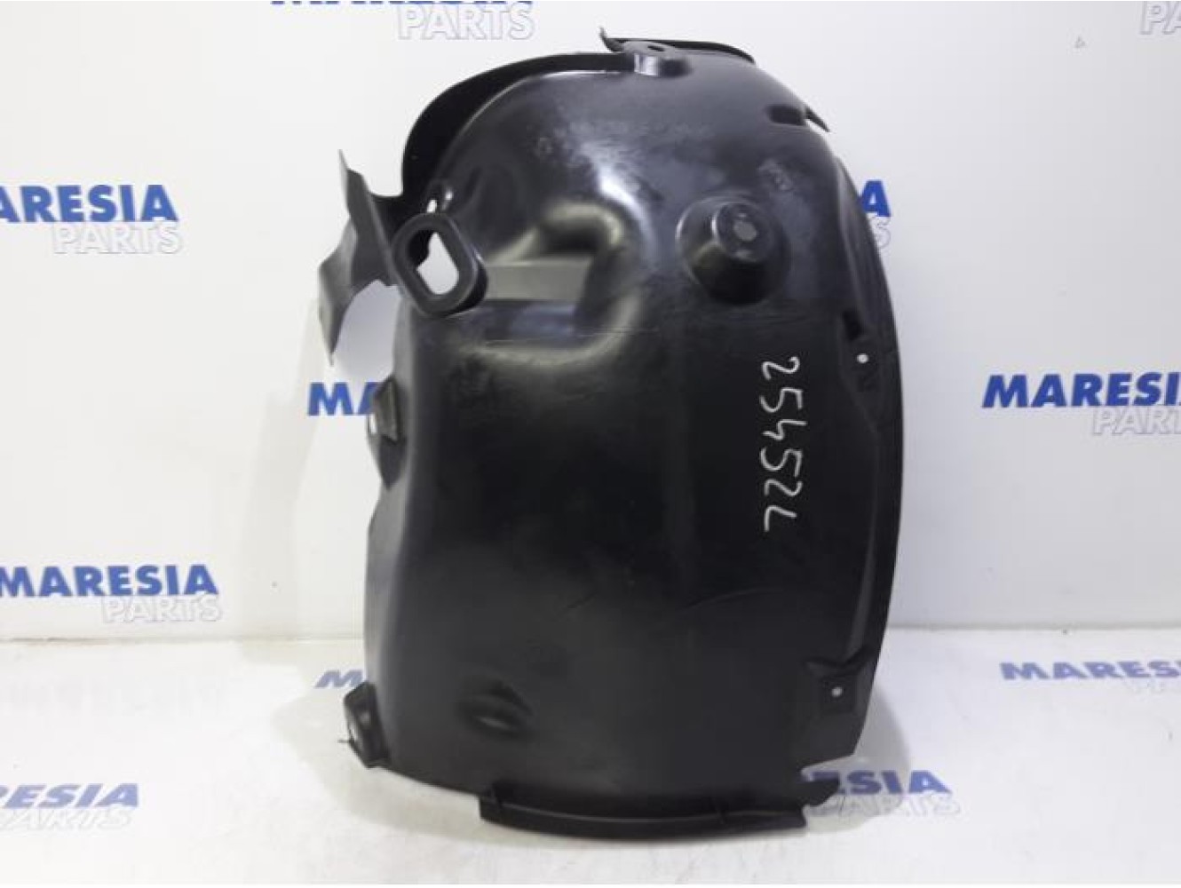 Renault - Megane - Wheel arch liner
