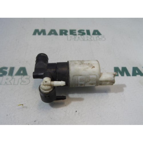 Renault - Megane - Windscreen washer pump