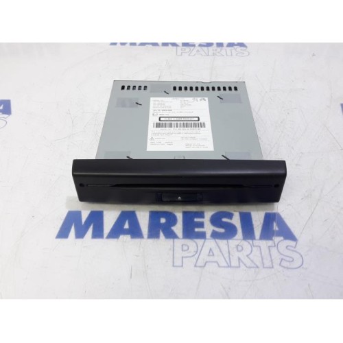 Peugeot - 208 - CD changer