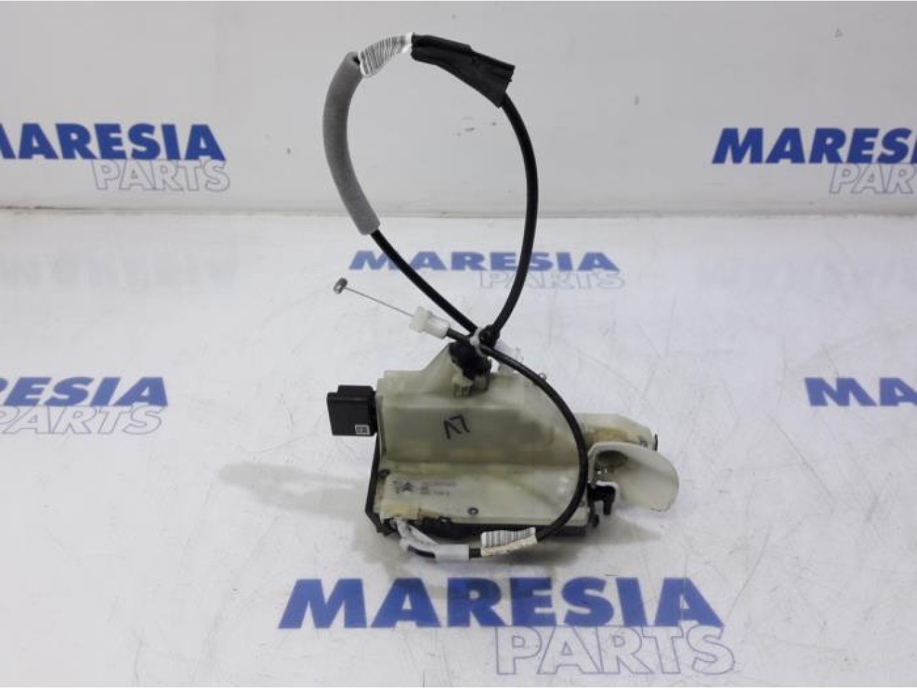 Peugeot - 208 - Door lock mechanism 4-door, front left