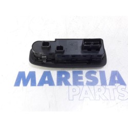 Peugeot - 208 - Multi-functional window switch