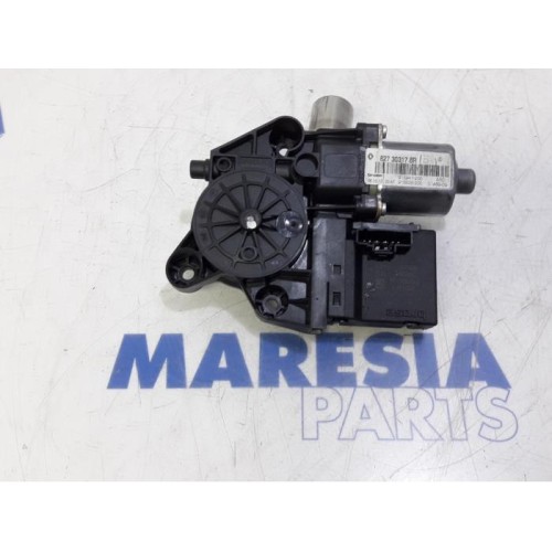 Renault - Scenic - Rear door window mechanism 4-door, right