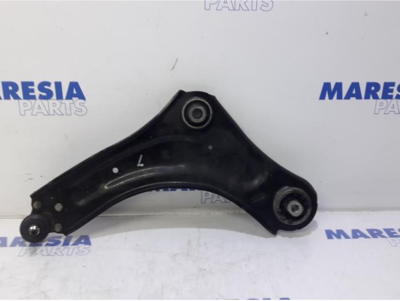 Renault - Scenic - Front lower wishbone, left