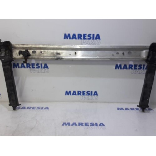 Renault - Scenic - Radiator bar