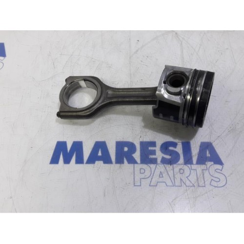 Peugeot - 5008 - Piston