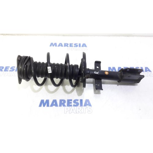 Renault - Clio - Front shock absorber rod, right