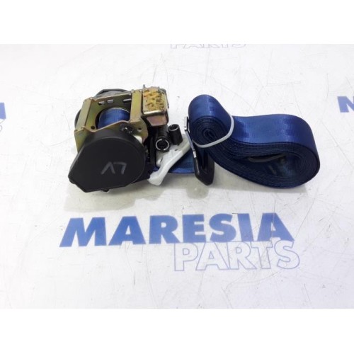 Peugeot - 208 - Front seatbelt, left