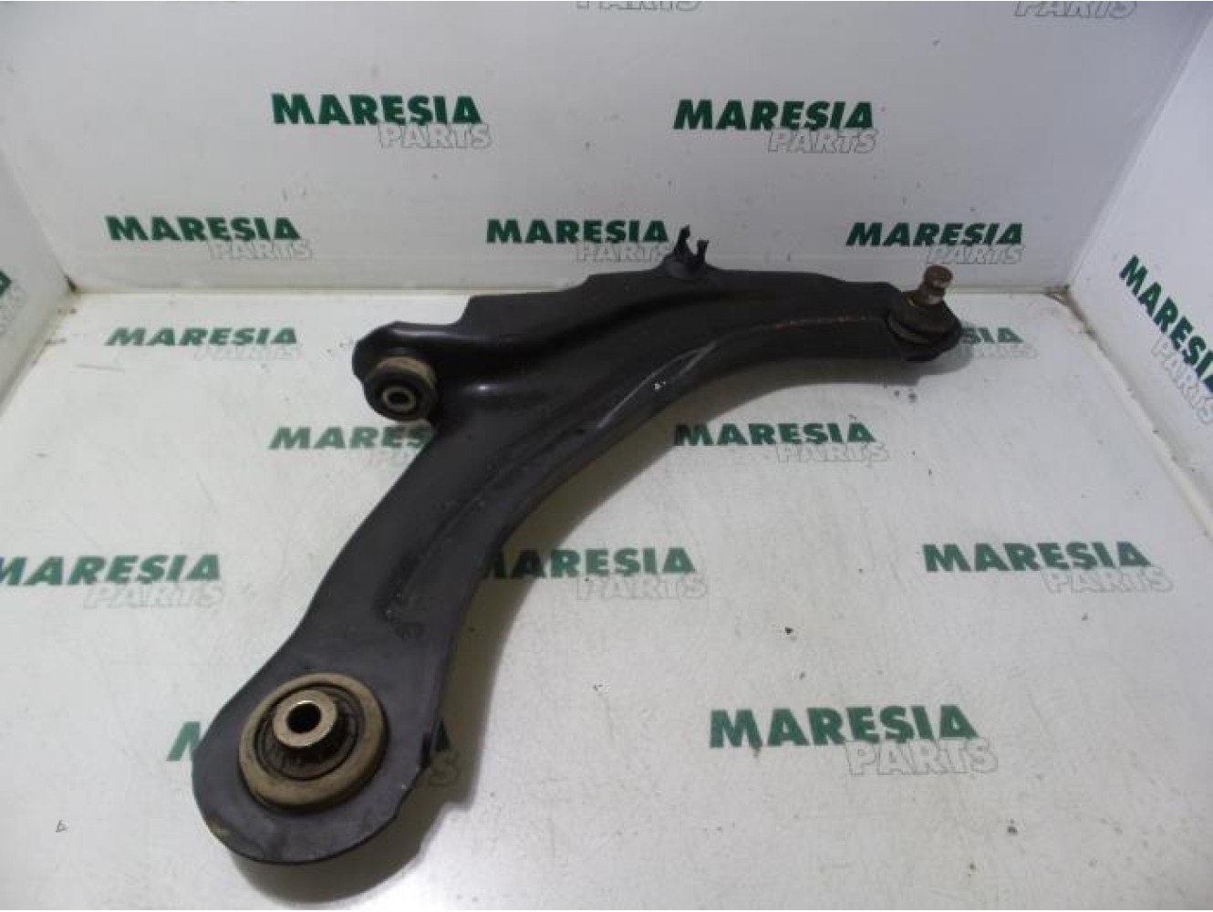 Renault - Megane Scenic - Front lower wishbone, right