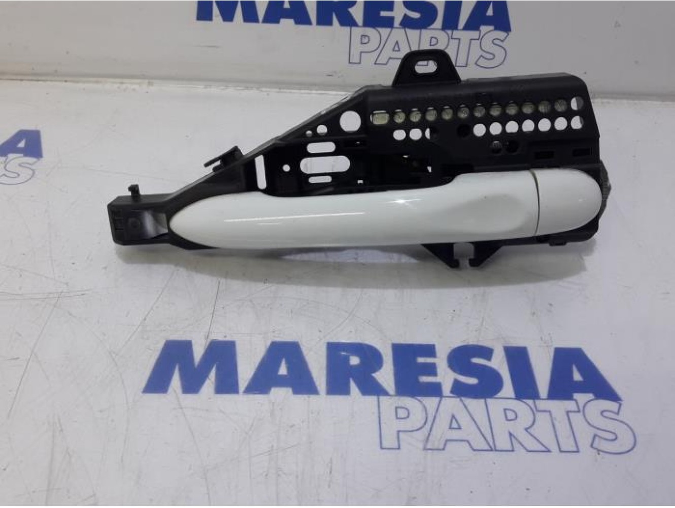 Renault - Clio - Front door handle 4-door, right